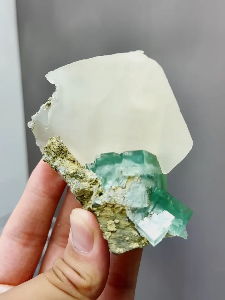 Natural Green Phantom Fluorite and Calcite coexist comes from Xianghualing,Hunan 75*27*70MM - image 4