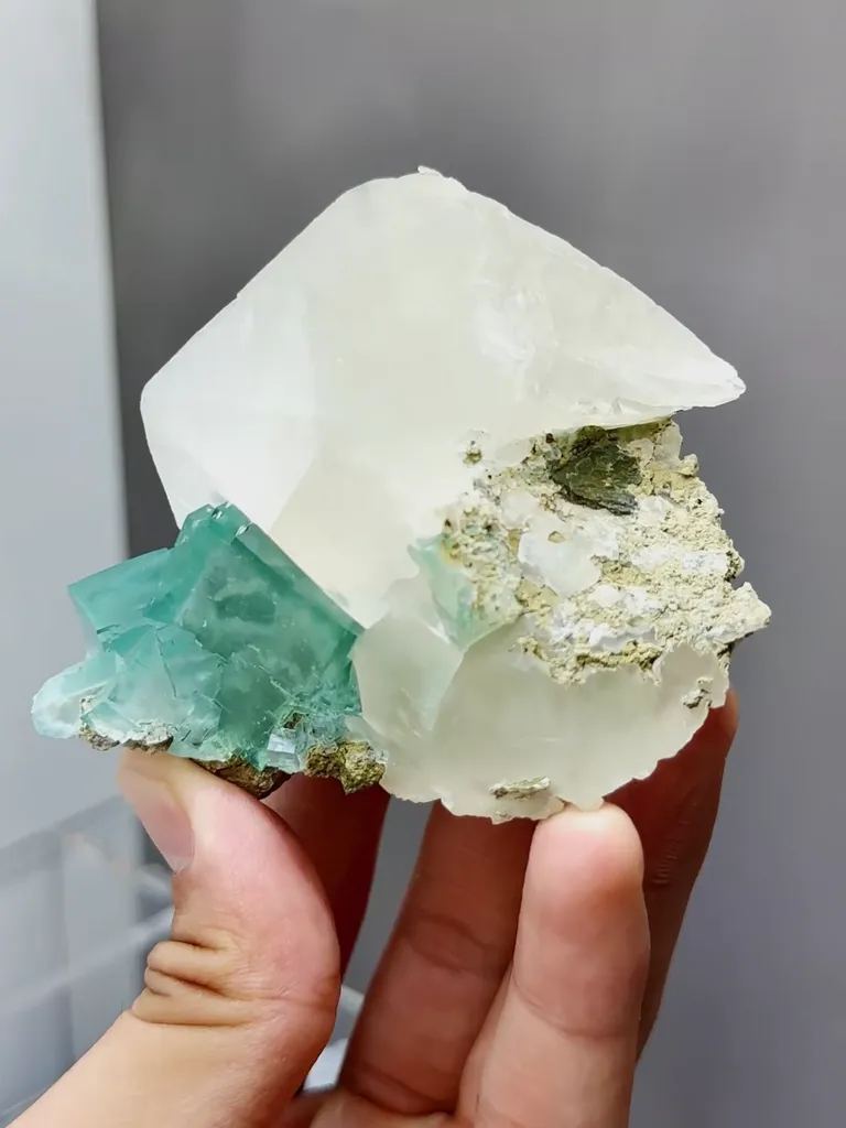 Natural Green Phantom Fluorite and Calcite coexist comes from Xianghualing,Hunan 75*27*70MM - image 2