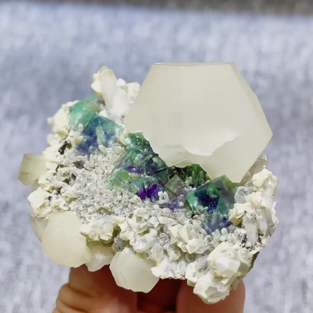 Natural Green Phantom Fluorite and Calcite Symbiosis comes from Inner Mongolia,China 70*60*40MM - image 2