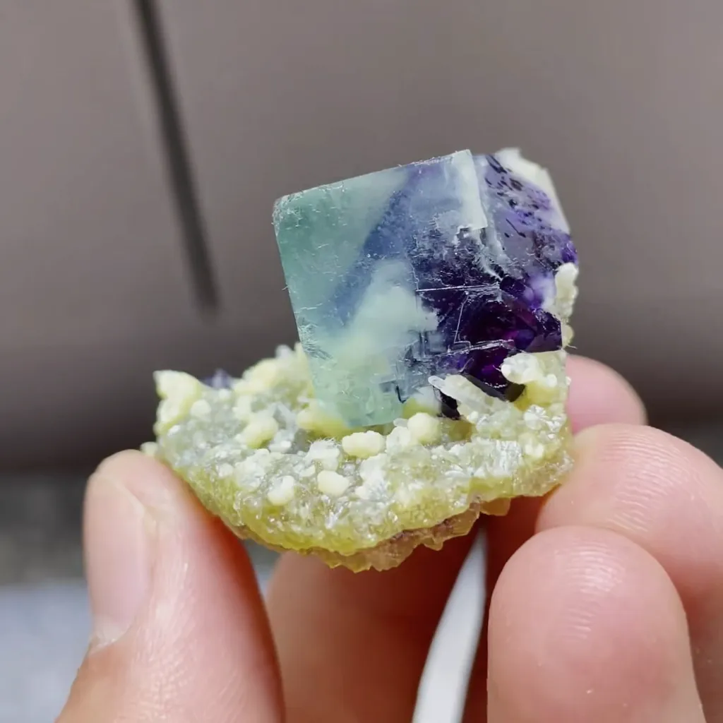 Natural Green Phantom Fluorite and Mica Symbiosis from Yindu,Inner Mongolia 40*35*25MM - image 3