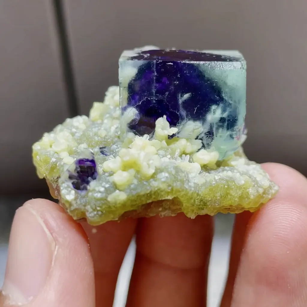 Natural Green Phantom Fluorite and Mica Symbiosis from Yindu,Inner Mongolia 40*35*25MM image
