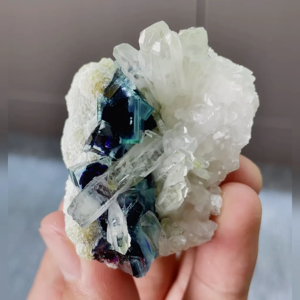 Natural Green Phantom Fluorite and Quartz Cluster Symbiosis comes from Yindu,Inner Mongolia  50*40*25MM image
