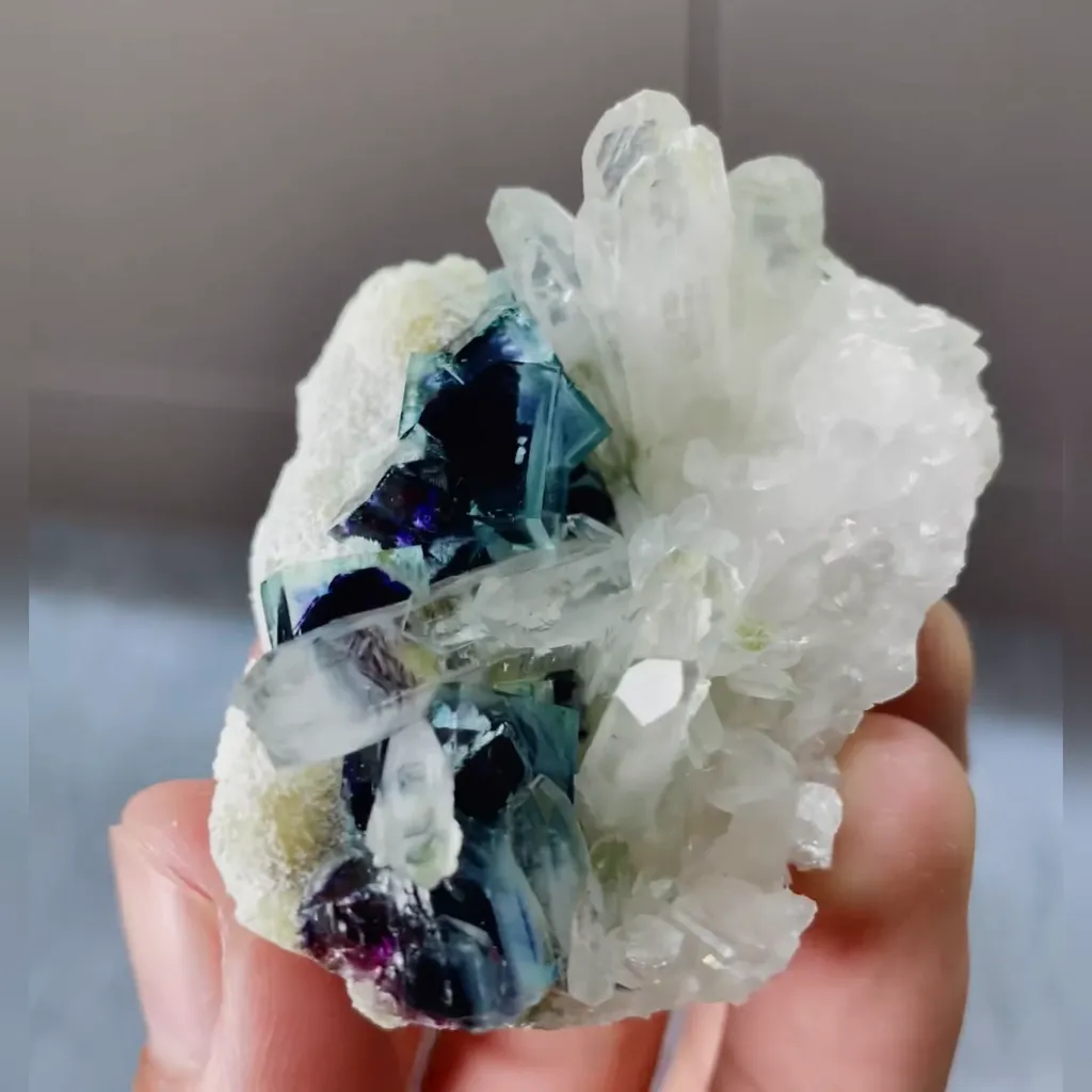 Natural Green Phantom Fluorite and Quartz Cluster Symbiosis comes from Yindu,Inner Mongolia  50*40*25MM - image 3