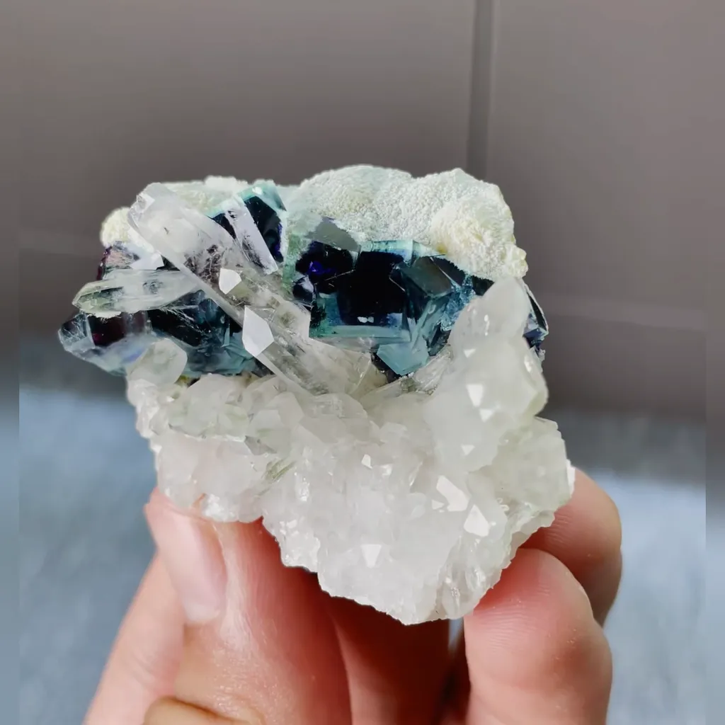 Natural Green Phantom Fluorite and Quartz Cluster Symbiosis comes from Yindu,Inner Mongolia  50*40*25MM - image 2
