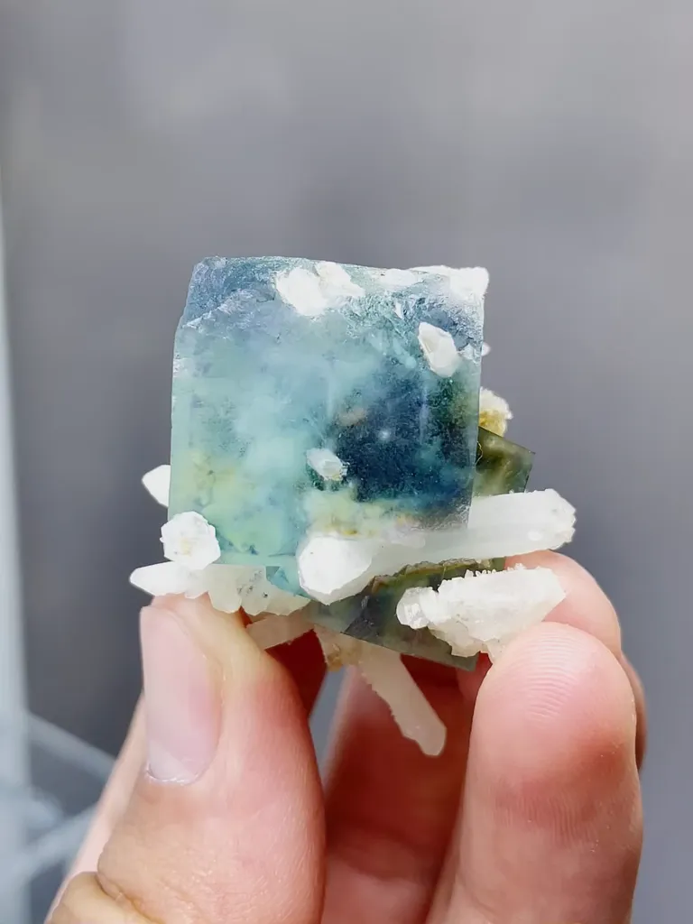 Natural Green Phantom Fluorite and Quartz coexist comes from Yaogangxian,Hunan 35*30*40MM image