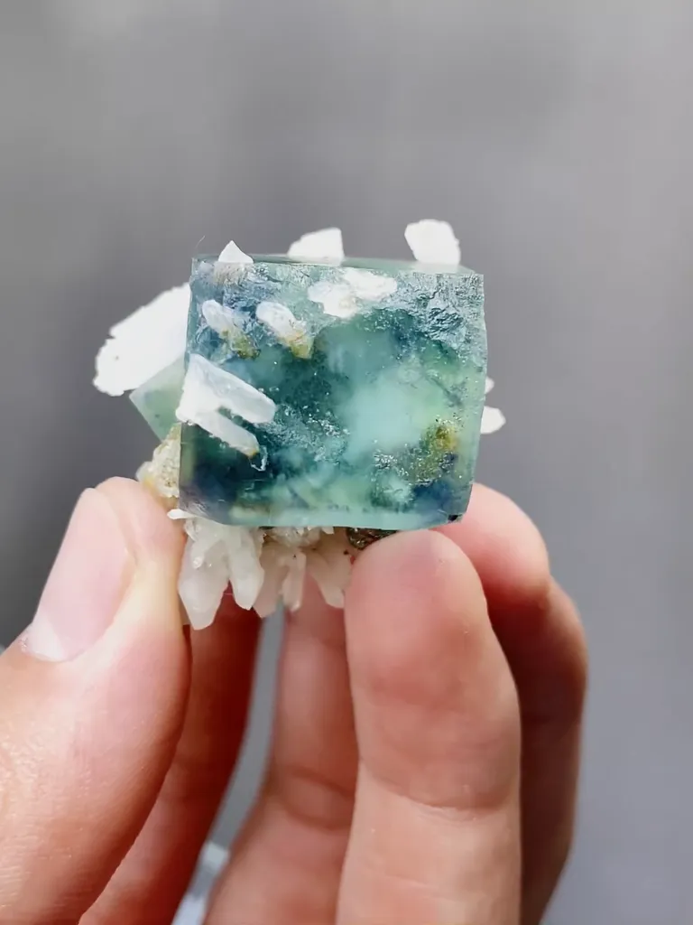 Natural Green Phantom Fluorite and Quartz coexist comes from Yaogangxian,Hunan 35*30*40MM - image 5