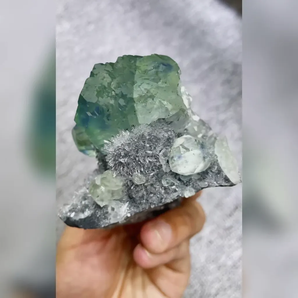 Natural Green Phantom Fluorite and Quartz Symbiosis comes from Fujian,China 70*105*60MM - image 4