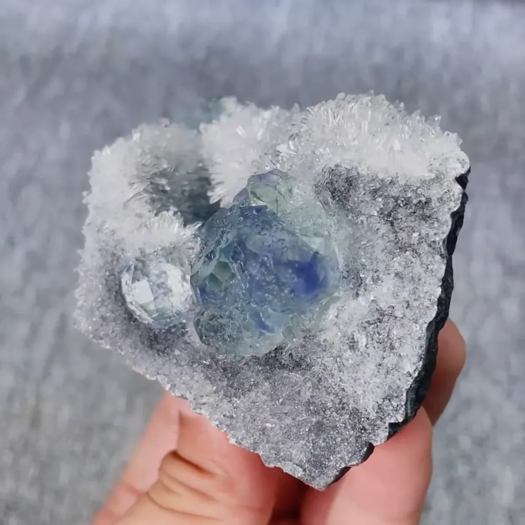 Natural Green Phantom Fluorite and Quartz Symbiosis comes from Fujian,China 70*60*40MM - image 3