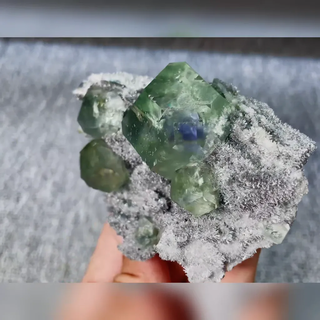 Natural Green Phantom Fluorite and Quartz Symbiosis comes from Fujian,China 90*65*30MM - image 2