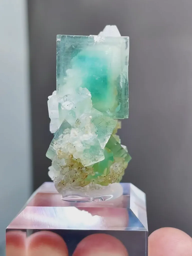 Natural Green Phantom Fluorite comes from Xianghualing,Hunan 15*30*35MM image