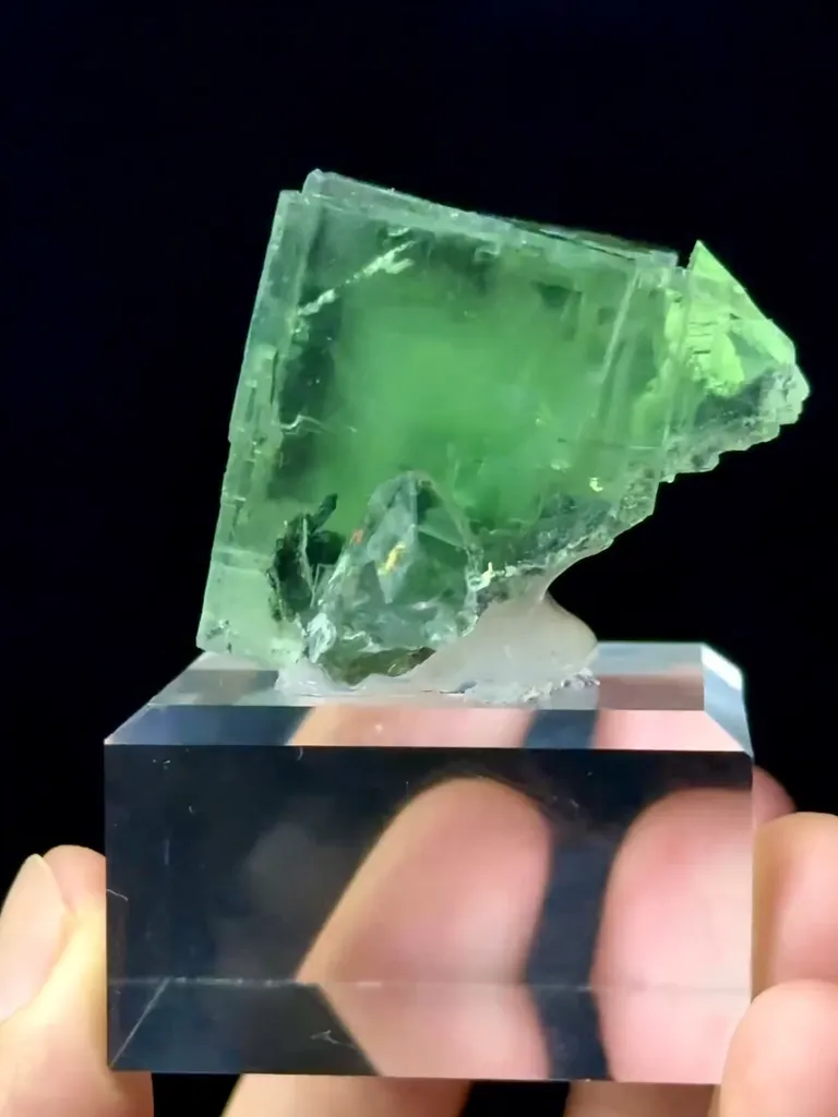Natural Green Phantom Fluorite comes from Xianghualing,Hunan 30*35*30MM - image 2