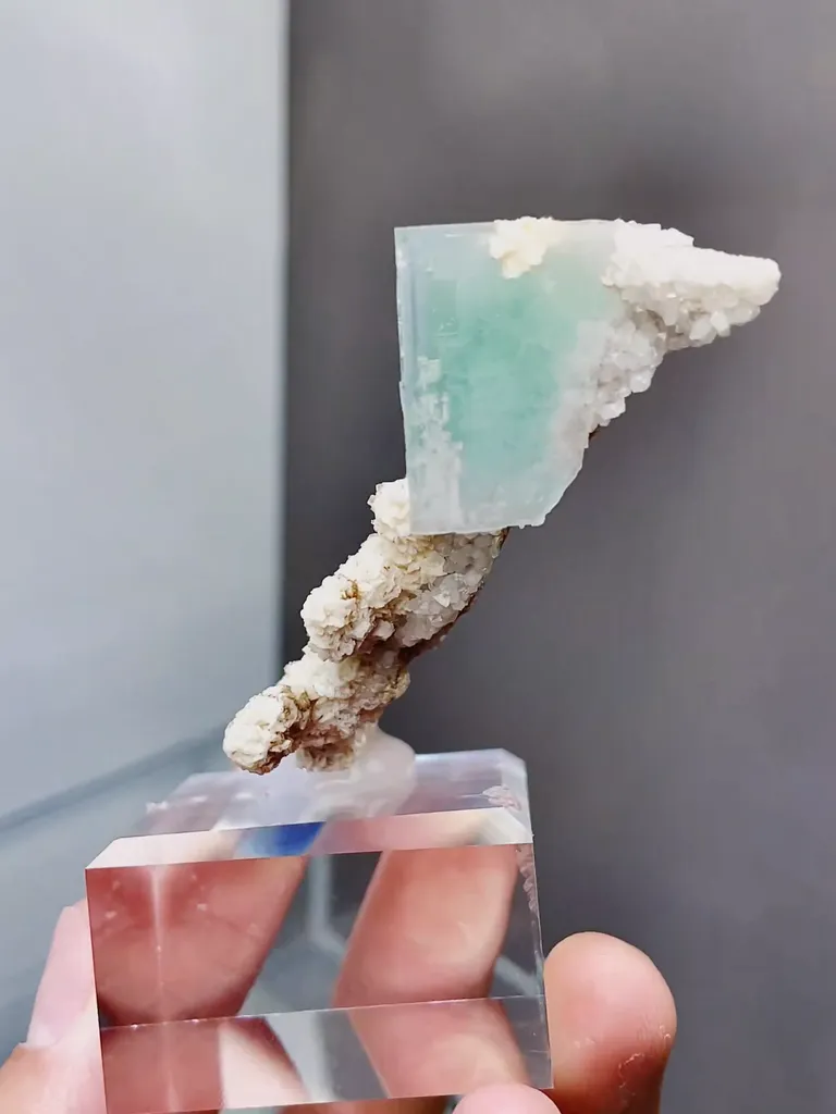 Natural Green Phantom Fluorite comes from Xianghualing,Hunan 45*30*50MM - image 2