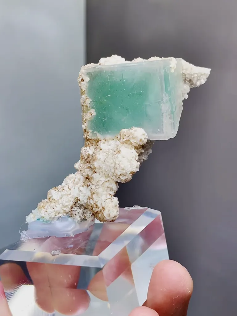 Natural Green Phantom Fluorite comes from Xianghualing,Hunan 45*30*50MM image