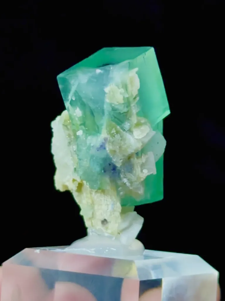 Natural Green Purple Phantom Fluorite  comes from Yindu,Neimenggu 20*15*30MM - image 4