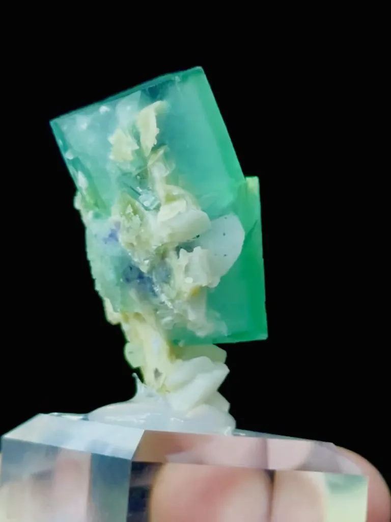 Natural Green Purple Phantom Fluorite  comes from Yindu,Neimenggu 20*15*30MM - image 3