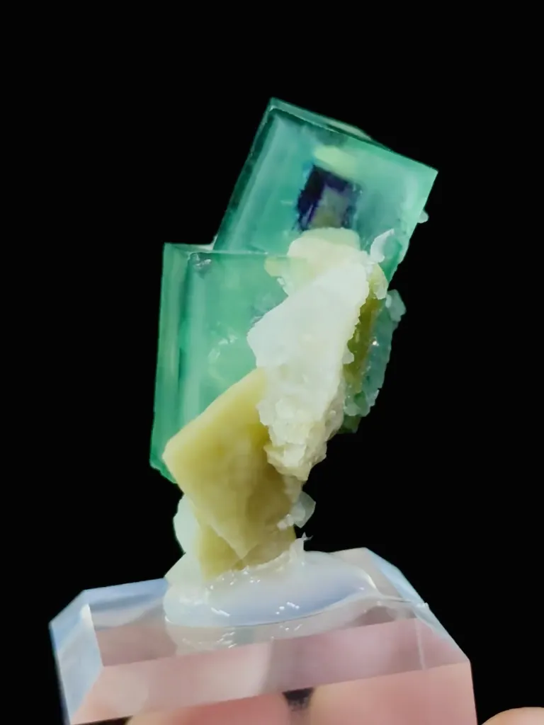 Natural Green Purple Phantom Fluorite  comes from Yindu,Neimenggu 20*15*30MM - image 2