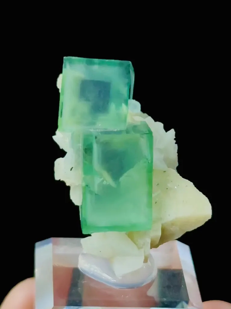 Natural Green Purple Phantom Fluorite  comes from Yindu,Neimenggu 20*15*30MM image