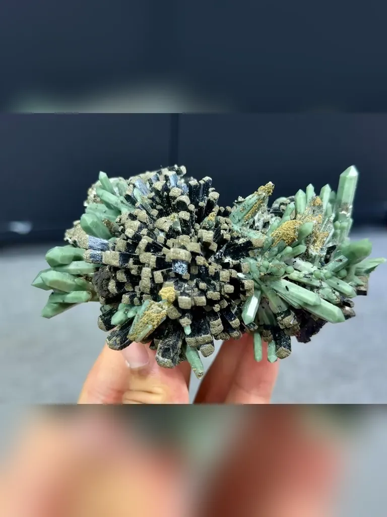 Natural Green Quartz and Hedenbergite symbiosis comes from Inner Mongolia,China 115*70*50MM - image 2