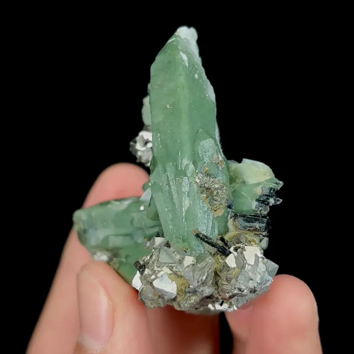 Natural Green Quartz Cluster and Flaky Calcite, Mineral Specimen: Inner Mongolia,China (50*50*30MM) image