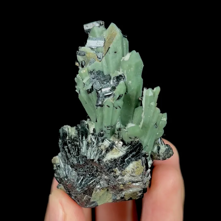 Natural Green Quartz Cluster and Hedenbergite, Mineral Specimen: Inner Mongolia,China (40*30*60MM) - image 3