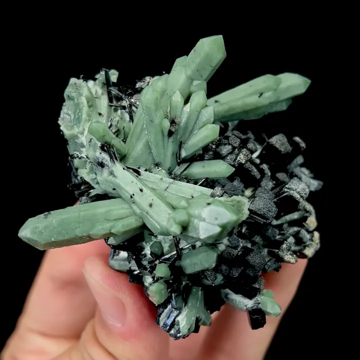 Natural Green Quartz Cluster and Hedenbergite, Mineral Specimen: Inner Mongolia,China (80*55*65MM) - image 4