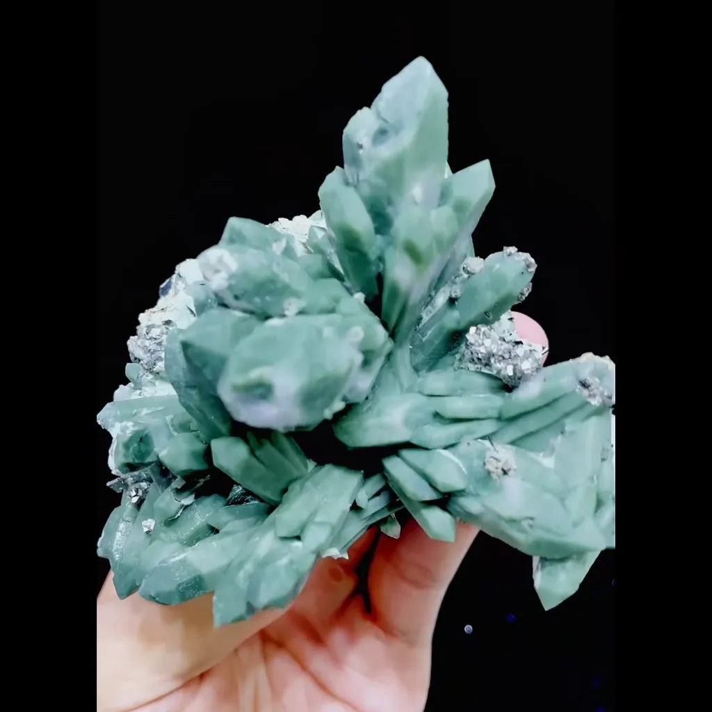 Natural Green Quartz Cluster comes from Inner Mongolia,China 100*80*60MM - image 3