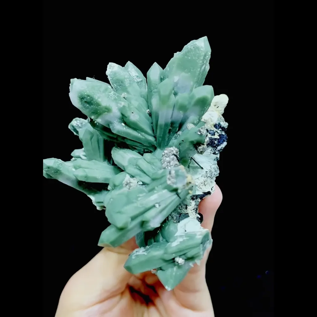 Natural Green Quartz Cluster comes from Inner Mongolia,China 100*80*60MM image