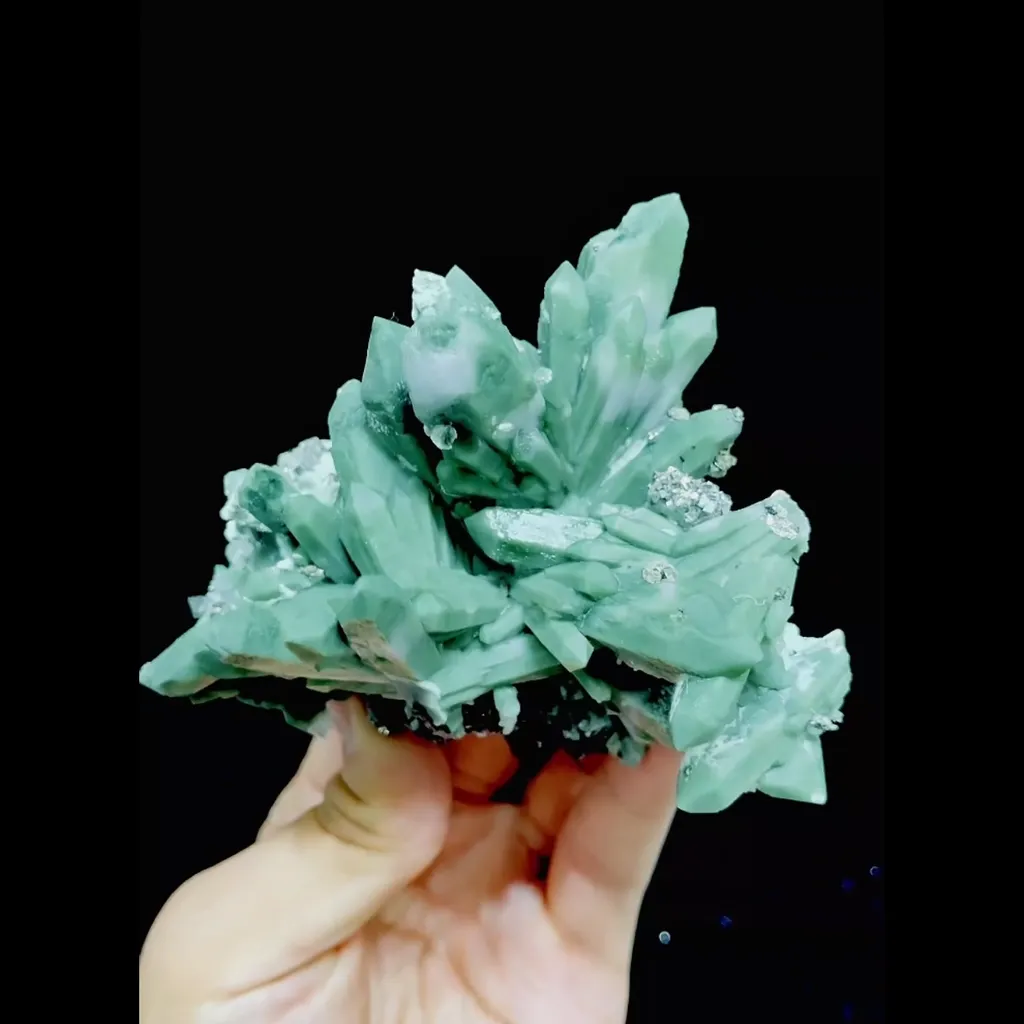 Natural Green Quartz Cluster comes from Inner Mongolia,China 100*80*60MM - image 4