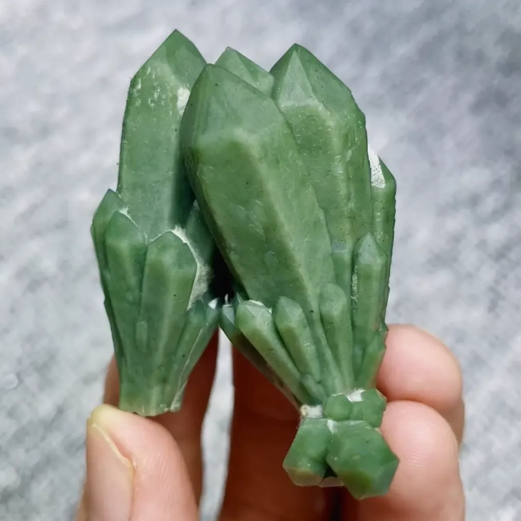 Natural Green Quartz Cluster comes from Inner Mongolia,China 40*45*40MM - image 4