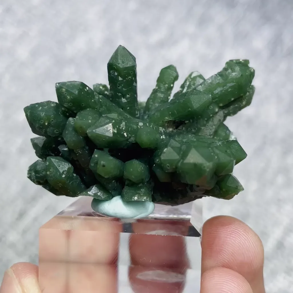Natural Green Quartz Cluster comes from Inner Mongolia,China 45*30*30MM image