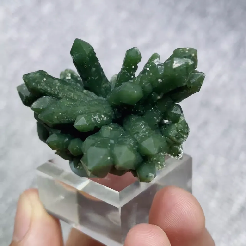 Natural Green Quartz Cluster comes from Inner Mongolia,China 45*30*30MM - image 2