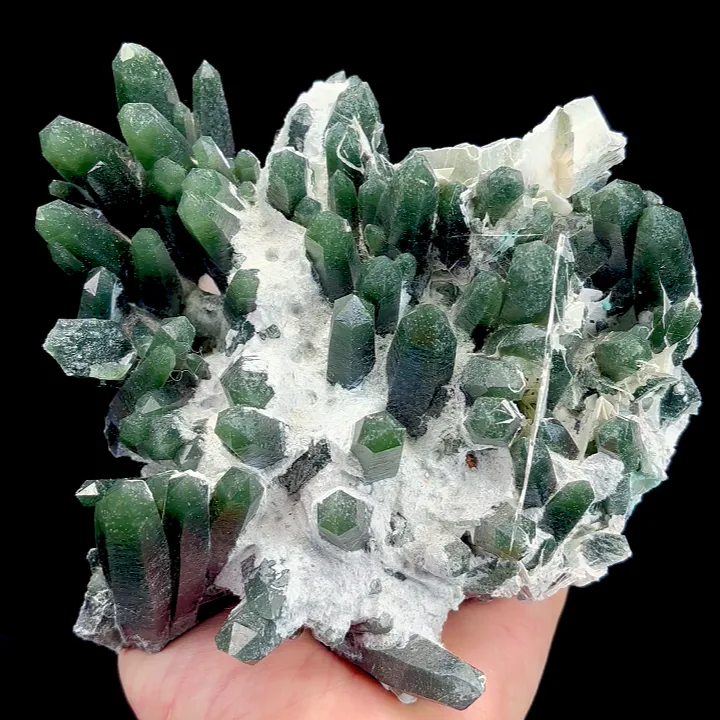 Natural Green Quartz Cluster, Mineral Specimen: Inner Mongolia (145*140*65MM) image
