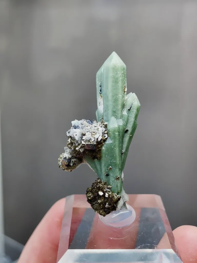 Natural Green Quartz comes from Inner Mongolia 20*10*40MM - image 2