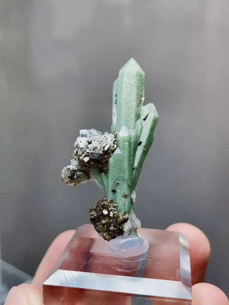 Natural Green Quartz comes from Inner Mongolia 20*10*40MM - image 6