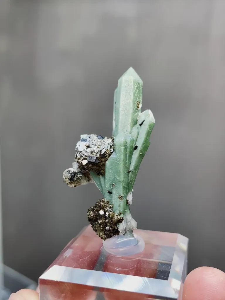 Natural Green Quartz comes from Inner Mongolia 20*10*40MM image