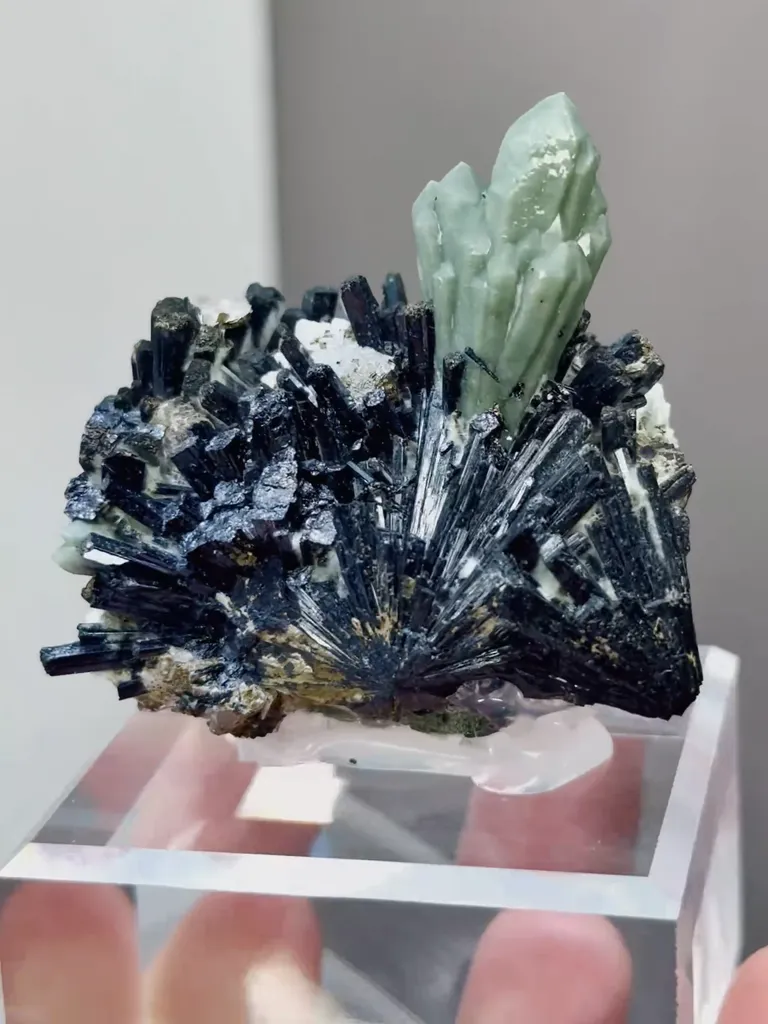 Natural Green Quartz Tower coexist with Wolframite comes from Inner Mongolia,China 45*30*45MM - image 4