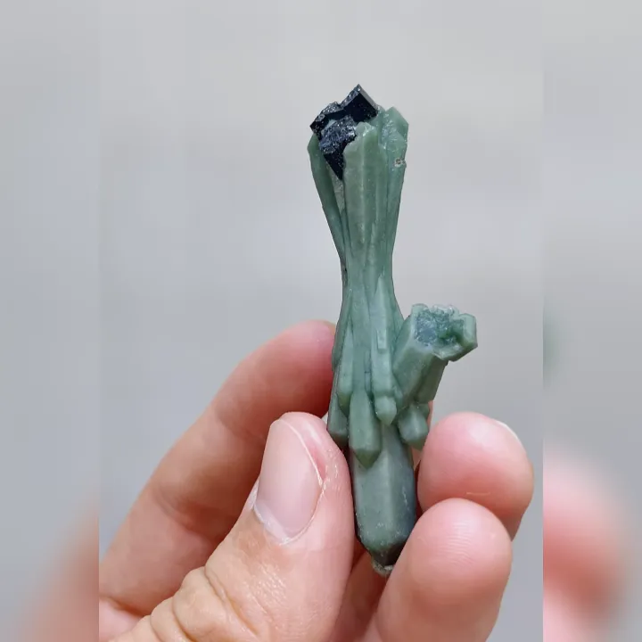 Natural Green Quartz Tower, Mineral Specimen: Inner Mongolia,China (20*65*10MM) - image 4