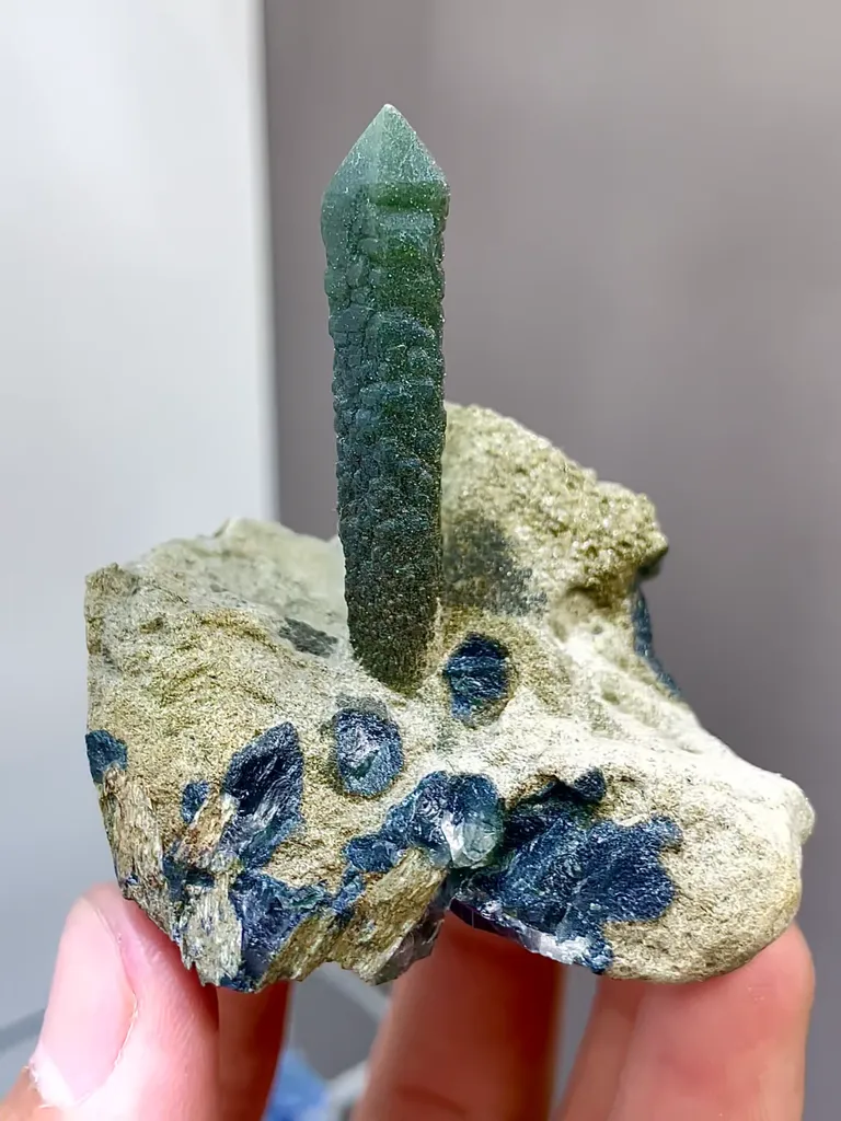 Natural Green Quartz Tower Point comes from Yindu,Nemenggu 55*50*60MM - image 3