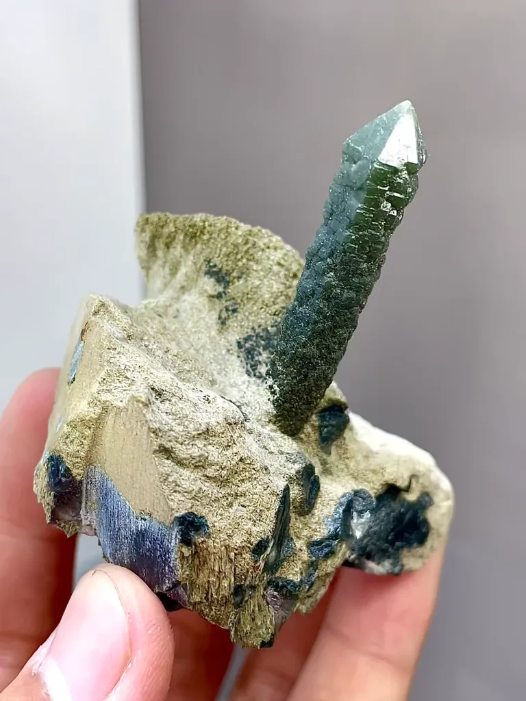 Natural Green Quartz Tower Point comes from Yindu,Nemenggu 55*50*60MM - image 4