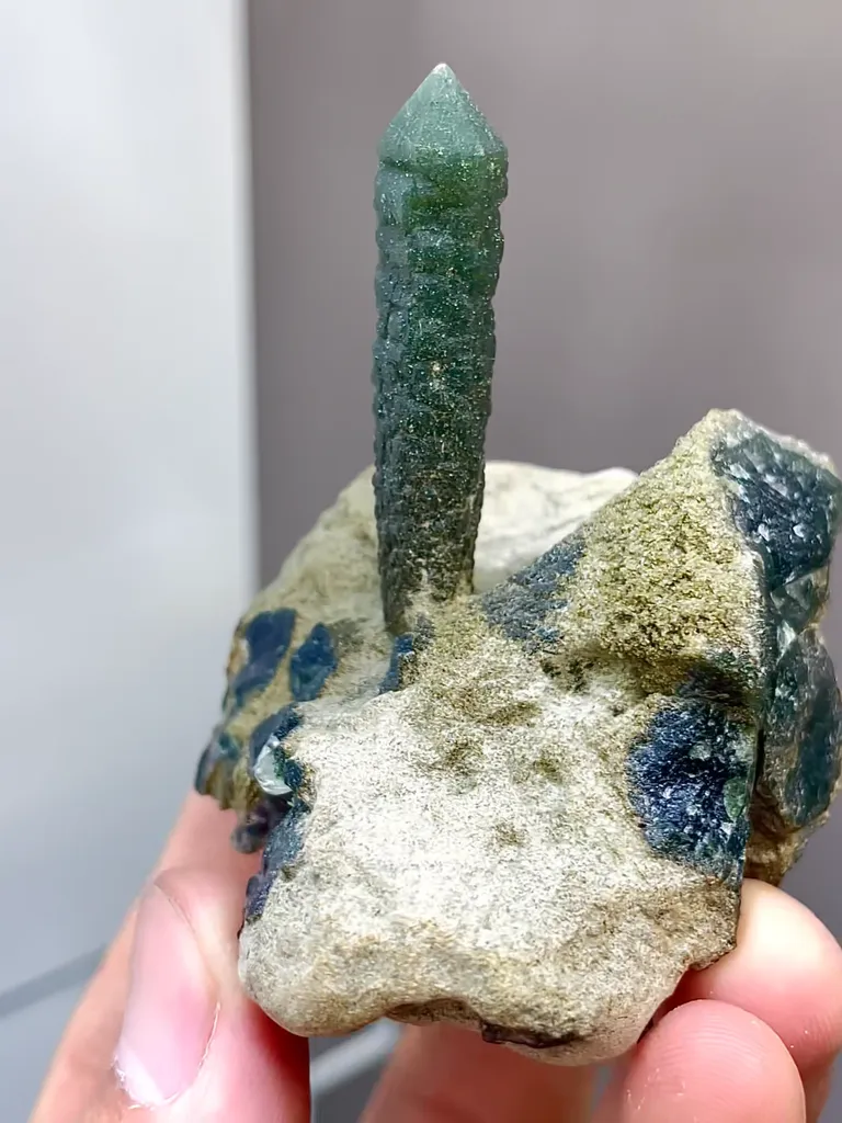 Natural Green Quartz Tower Point comes from Yindu,Nemenggu 55*50*60MM - image 2
