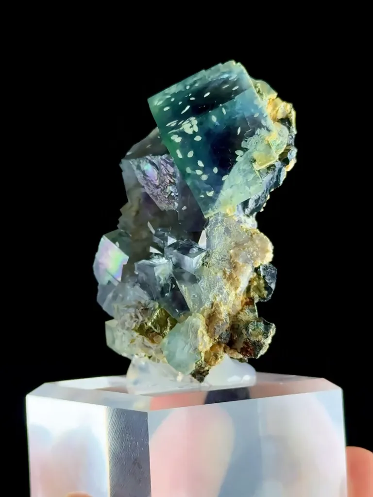 Natural Green "Rainbow" Fluorite comes from Yaogangxian,Hunan 30*25*50MM - image 2