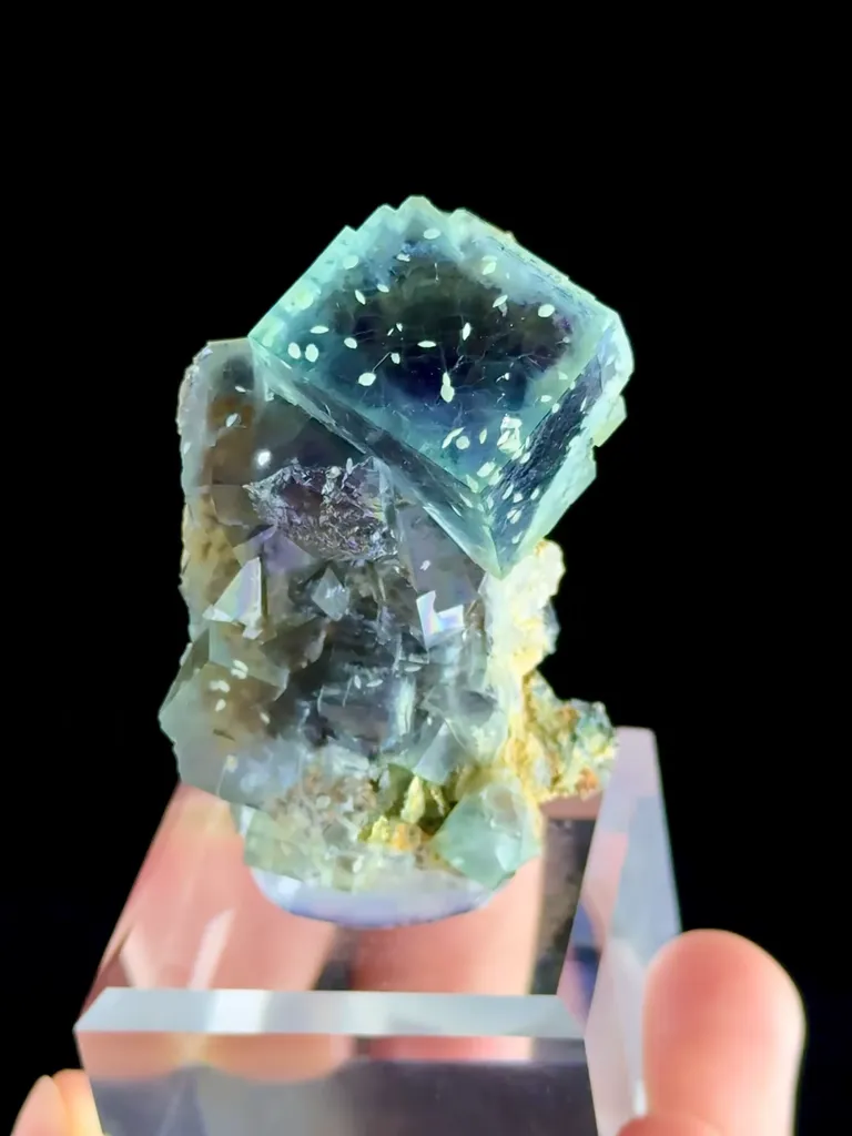 Natural Green "Rainbow" Fluorite comes from Yaogangxian,Hunan 30*25*50MM - image 3