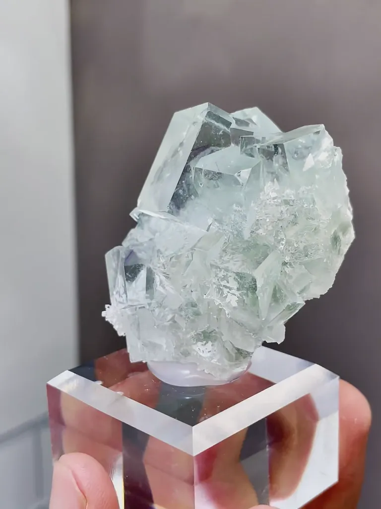 Natural Green Tansparent Fluorite comes from Xianghualing,Hunan 45*30*45MM - image 2