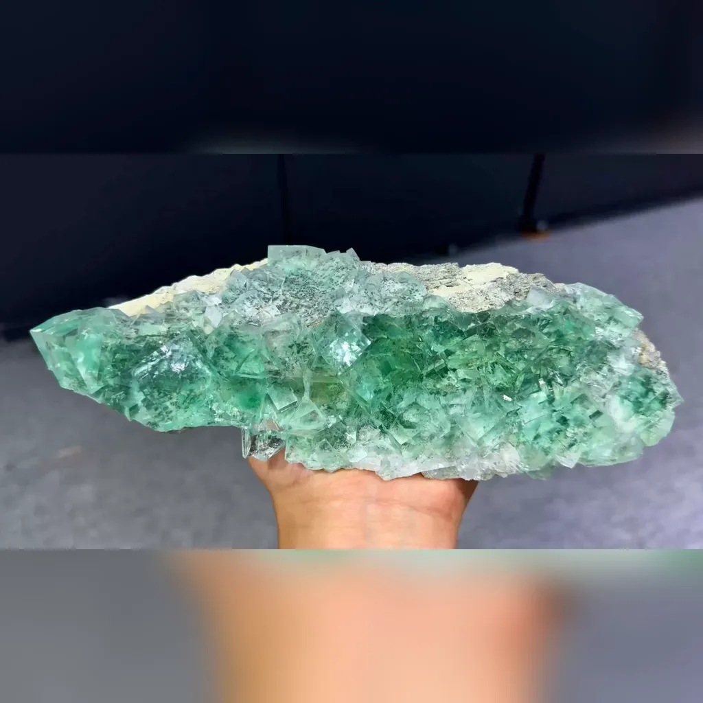 Natural Green Transparent Cube Fluorite comes from Xianghualing,Hunan 220*45*40MM image