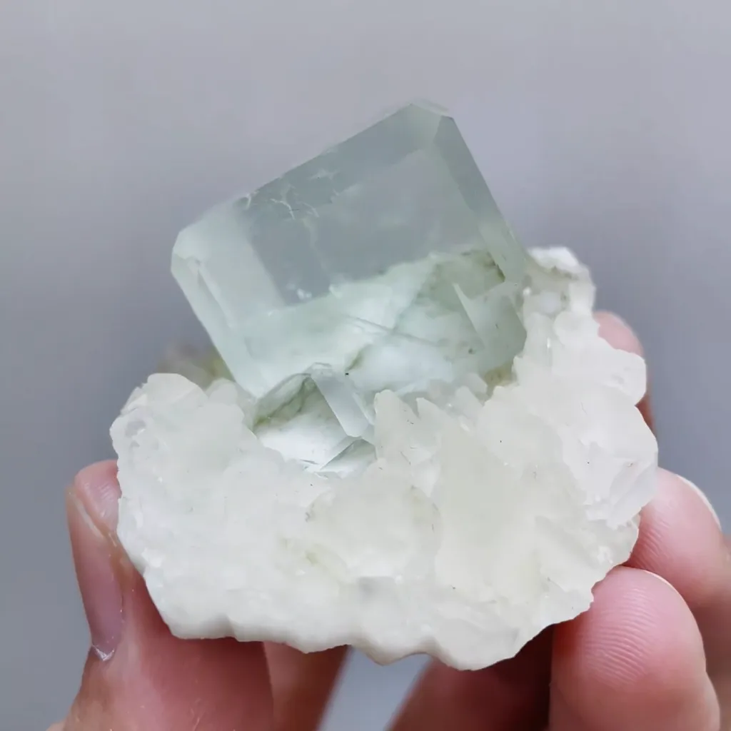Natural Green Transparent Cubic Fluorite and Calcite Symbiosis comes from Xianghualing,Hunan 50*45*30MM - image 3