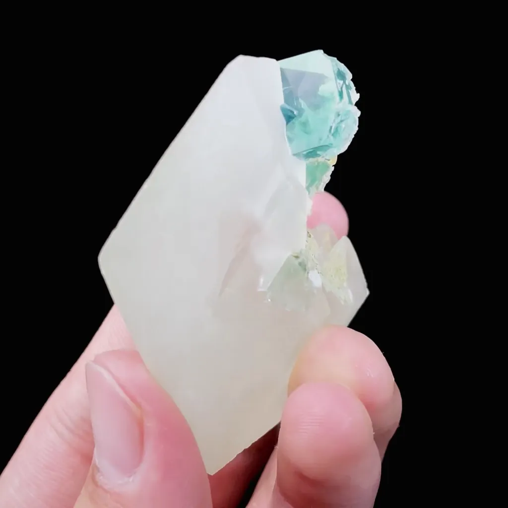 Natural Green Transparent Cubic Fluorite and Calcite Symbiosis comes from Xianghualing,Hunan 55*55*20MM - image 4