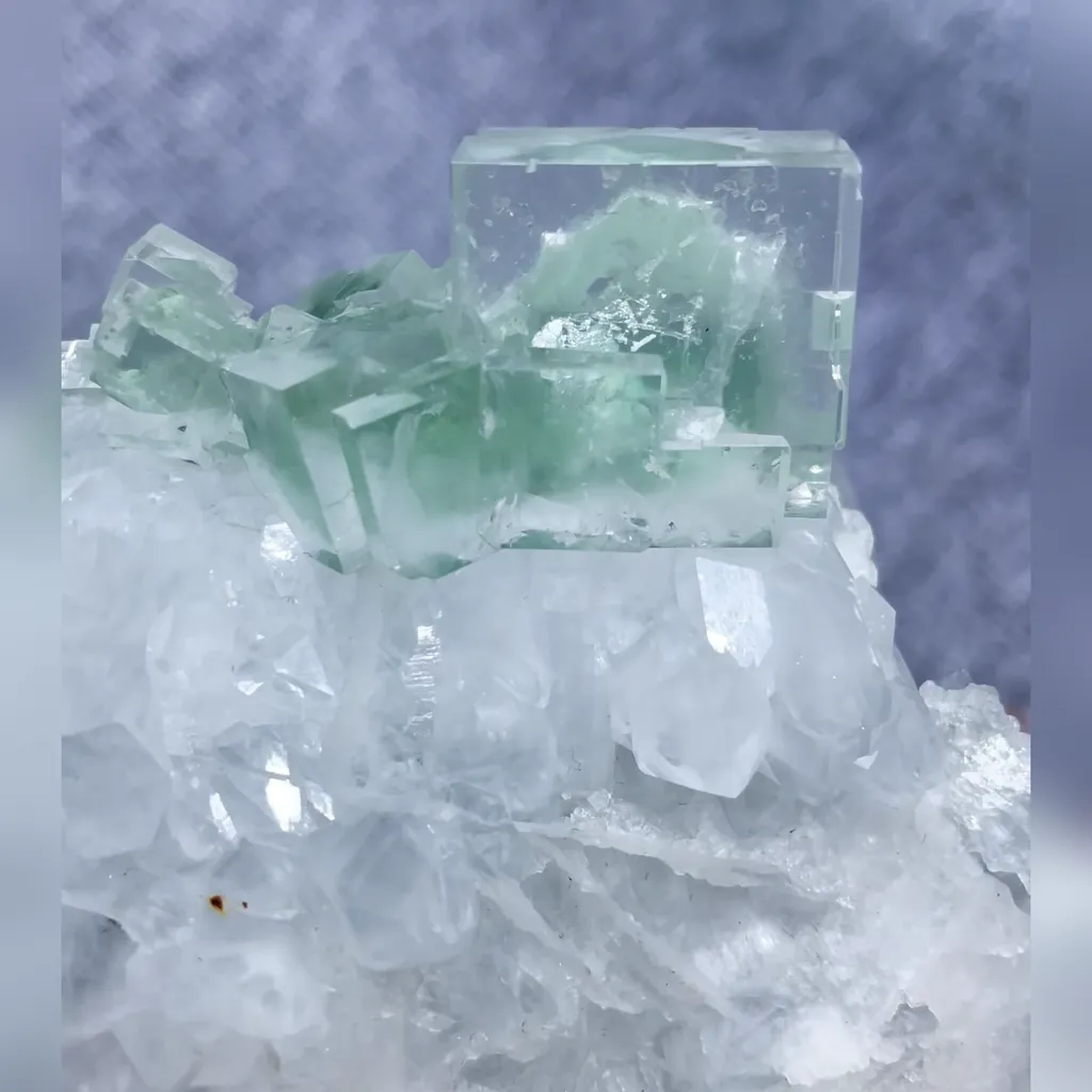Natural Green Transparent Cubic Fluorite and Quartz Symbiosis comes from Zhejiang,China 75*65*40MM - image 3