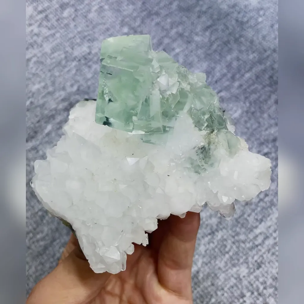 Natural Green Transparent Cubic Fluorite and Quartz Symbiosis comes from Zhejiang,China 90*80*60MM - image 6