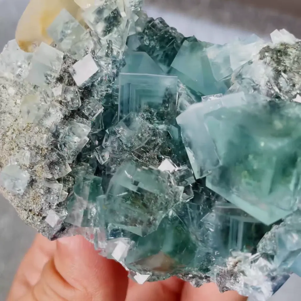 Natural Green Transparent Cubic Fluorite and Siderite Symbiosis comes from Xianghualing,Hunan 80*55*30MM - image 3