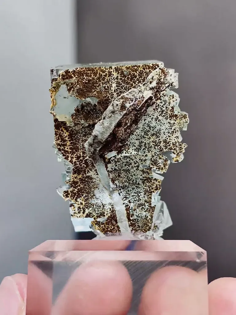 Natural Green Transparent Cubic Fluorite comes from Xianghualing,Hunan 25*17*30MM - image 5